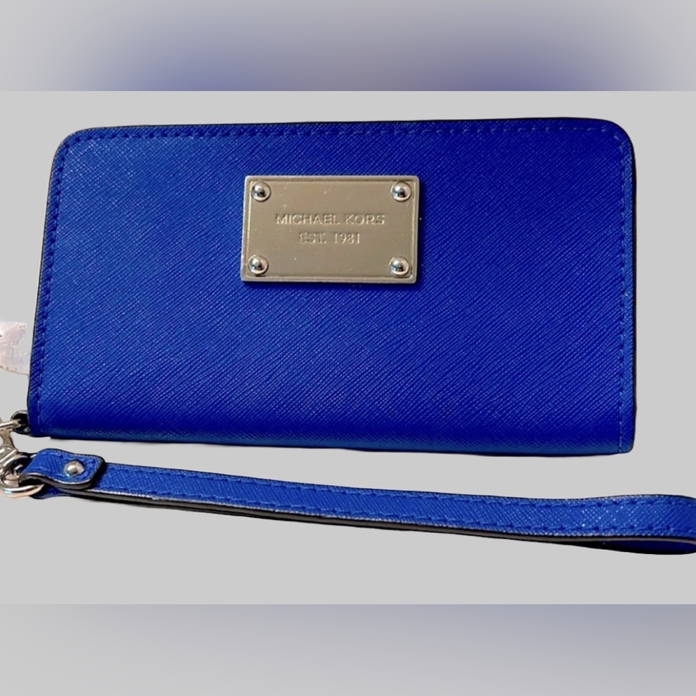 ⭐️⭐️ Women’s saffino leather Michael Kors wallet. Brand new condition.